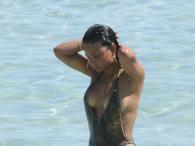 Christina Milian w zmysłowym stroju kąpielowym